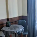 Goscinne Nad Cukiernia W Centrum Miejscowosci. *
