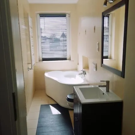 Goscinne Nad Cukiernia W Centrum Miejscowosci. *