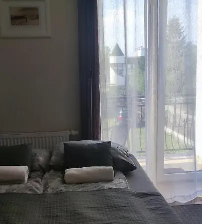 Goscinne Nad Cukiernia W Centrum Miejscowosci. *