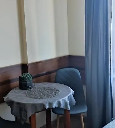 Goscinne Nad Cukiernia W Centrum Miejscowosci. *