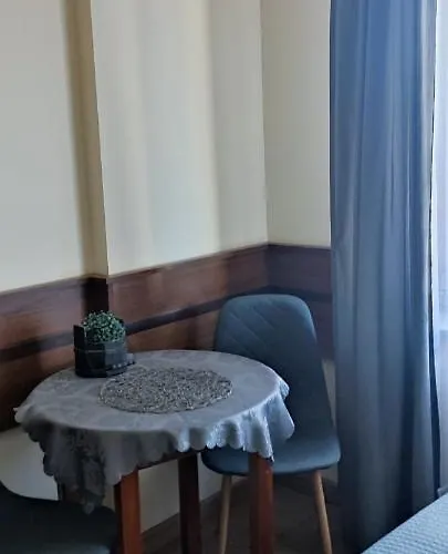 Goscinne Nad Cukiernia W Centrum Miejscowosci. *